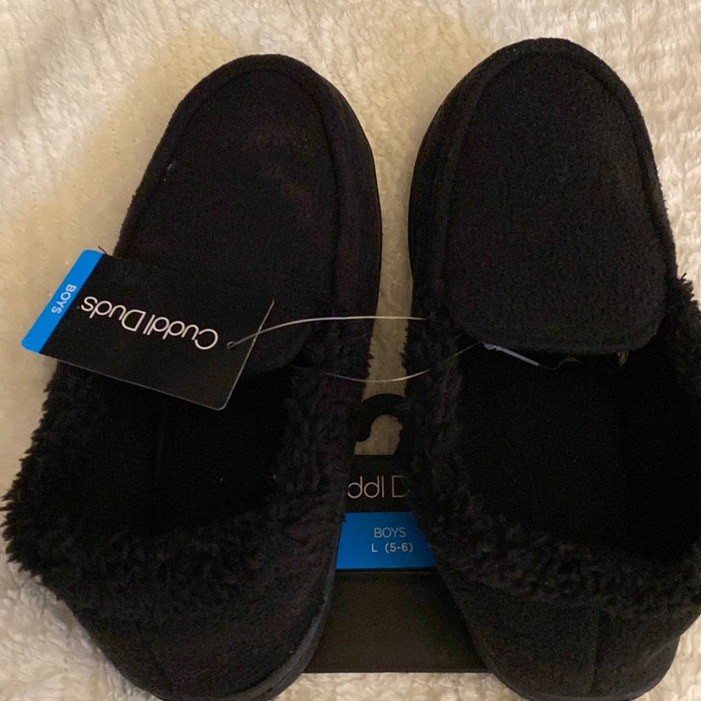 ❤️New Cuddl Duds Black Boys Slippers Size Large 5-6 NIP